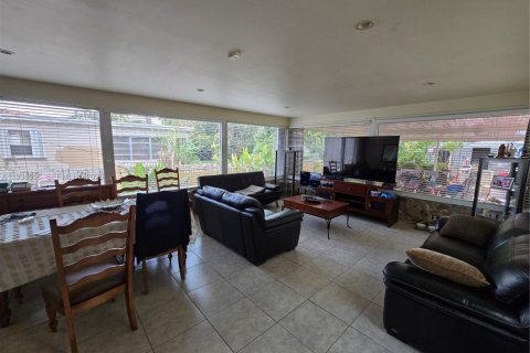 House in Miami Springs, Florida 3 bedrooms, 109.53 sq.m. № 1996684 - photo 10