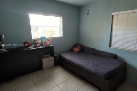 House in Miami Springs, Florida 3 bedrooms, 109.53 sq.m. № 1996684 - photo 5