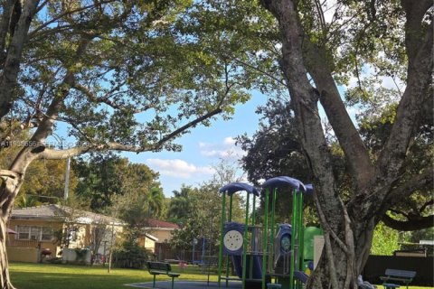 House in Miami Springs, Florida 3 bedrooms, 109.53 sq.m. № 1996684 - photo 15