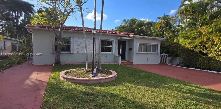 House in Miami Springs, Florida 3 bedrooms, 109.53 sq.m. № 1996684