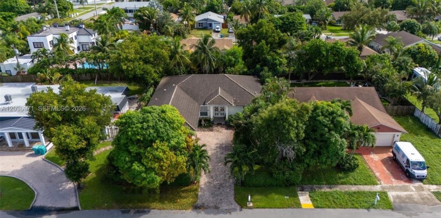 Commercial property in Boynton Beach, Florida № 2399684
