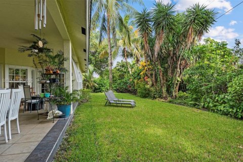 Commercial property in Boynton Beach, Florida № 2399684 - photo 12