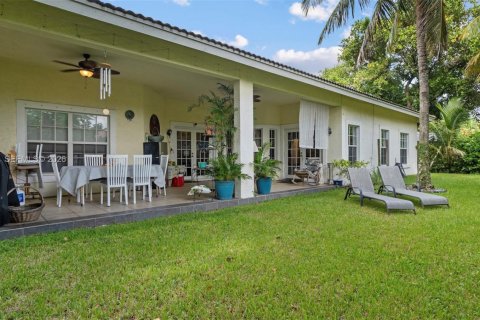 Commercial property in Boynton Beach, Florida № 2399684 - photo 11