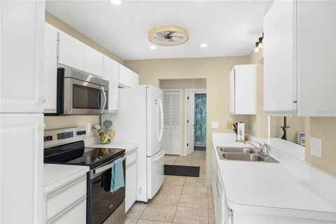 Copropriété à vendre à Sarasota, Floride: 2 chambres, 102.1 m2 № 2418671 - photo 8