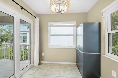 Copropriété à vendre à Sarasota, Floride: 2 chambres, 102.1 m2 № 2418671 - photo 9