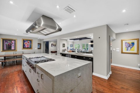 House in Fort Lauderdale, Florida 5 bedrooms, 390.75 sq.m. № 2153643 - photo 9