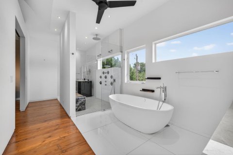 House in Fort Lauderdale, Florida 5 bedrooms, 390.75 sq.m. № 2153643 - photo 22
