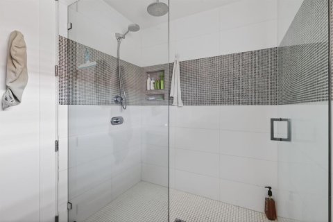 House in Fort Lauderdale, Florida 5 bedrooms, 390.75 sq.m. № 2153643 - photo 30