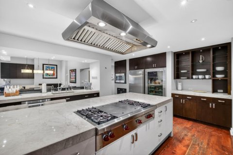 House in Fort Lauderdale, Florida 5 bedrooms, 390.75 sq.m. № 2153643 - photo 6