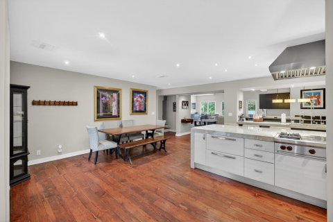 House in Fort Lauderdale, Florida 5 bedrooms, 390.75 sq.m. № 2153643 - photo 2