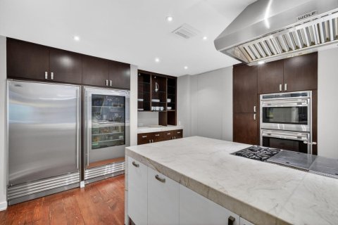 House in Fort Lauderdale, Florida 5 bedrooms, 390.75 sq.m. № 2153643 - photo 8