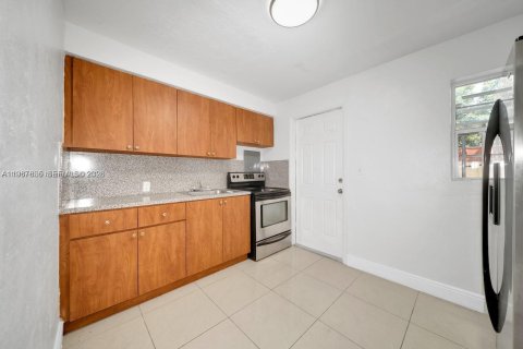 Дом в Майами, Флорида 2 спальни, 110.93м2 № 2029717