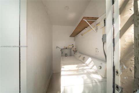 Casa en alquiler en Miami, Florida, 2 dormitorios, 110.93 m2 № 2029717 - foto 8