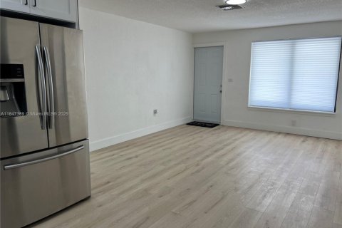 House in Miami Gardens, Florida 4 bedrooms, 137.5 sq.m. № 1845799 - photo 16