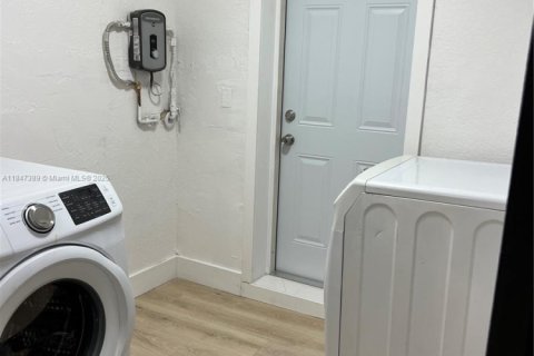 House in Miami Gardens, Florida 4 bedrooms, 137.5 sq.m. № 1845799 - photo 29