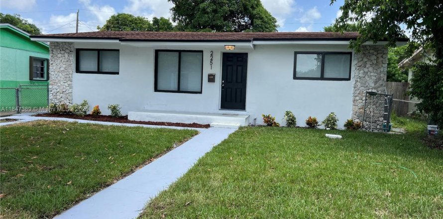House in Miami Gardens, Florida 4 bedrooms, 137.5 sq.m. № 1845799