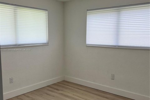 House in Miami Gardens, Florida 4 bedrooms, 137.5 sq.m. № 1845799 - photo 20