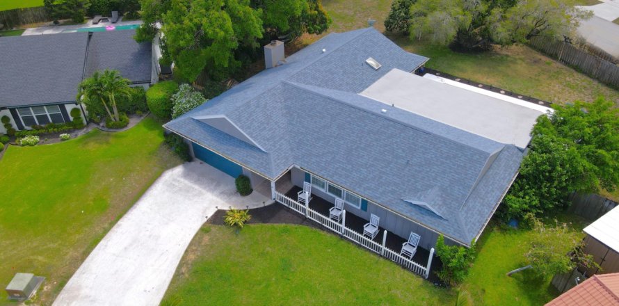 House in Wellington, Florida 3 bedrooms, 172.43 sq.m. № 1221179