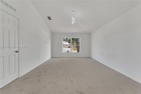 Купить виллу или дом в Порт-Сент-Луси, Флорида 4 спальни, 207.92м2, № 2045938 - фото 24