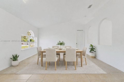 Купить виллу или дом в Порт-Сент-Луси, Флорида 4 спальни, 207.92м2, № 2045938 - фото 12