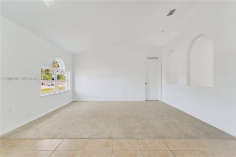 Купить виллу или дом в Порт-Сент-Луси, Флорида 4 спальни, 207.92м2, № 2045938 - фото 13