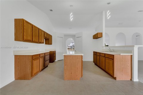 Купить виллу или дом в Порт-Сент-Луси, Флорида 4 спальни, 207.92м2, № 2045938 - фото 18