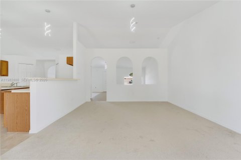 Купить виллу или дом в Порт-Сент-Луси, Флорида 4 спальни, 207.92м2, № 2045938 - фото 16