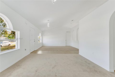 Купить виллу или дом в Порт-Сент-Луси, Флорида 4 спальни, 207.92м2, № 2045938 - фото 11