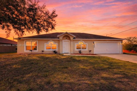 House in Port St. Lucie, Florida 4 bedrooms, 207.92 sq.m. № 2045938