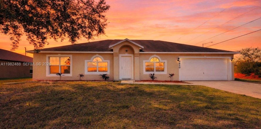 Дом в Порт-Сент-Луси, Флорида 4 спальни, 207.92м2 № 2045938