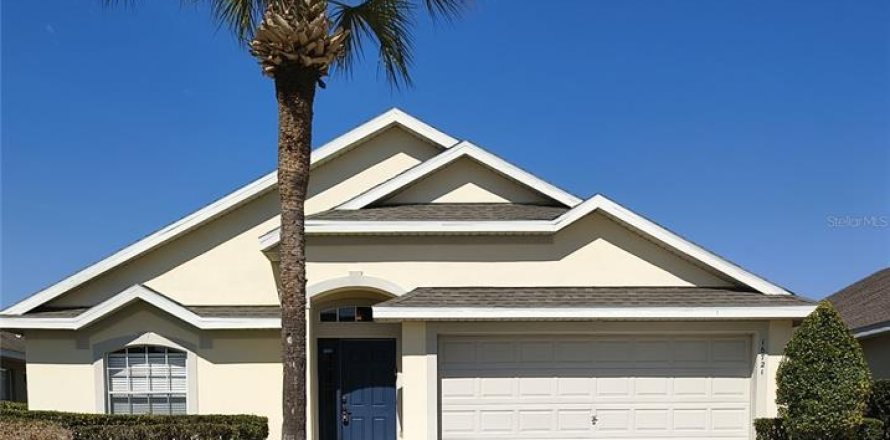 House in Clermont, Florida 4 bedrooms, 131.18 sq.m. № 2144256