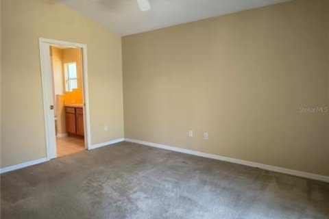 House in Clermont, Florida 4 bedrooms, 131.18 sq.m. № 2144256 - photo 3