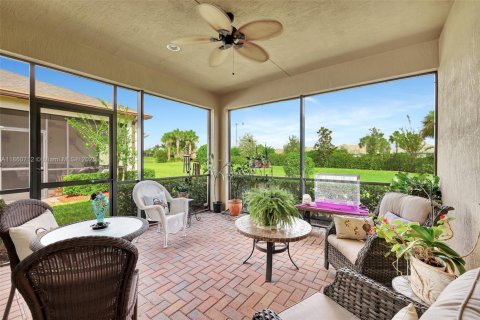 Casa en venta en Port St. Lucie, Florida, 3 dormitorios, 145.39 m2 № 1889434 - foto 2