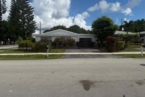 House in Fort Lauderdale, Florida 3 bedrooms, 132.94 sq.m. № 1872533 - photo 2