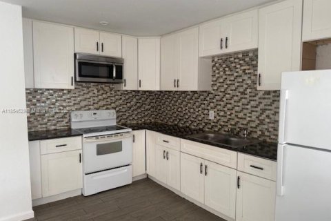 House in Fort Lauderdale, Florida 3 bedrooms, 132.94 sq.m. № 1872533 - photo 8