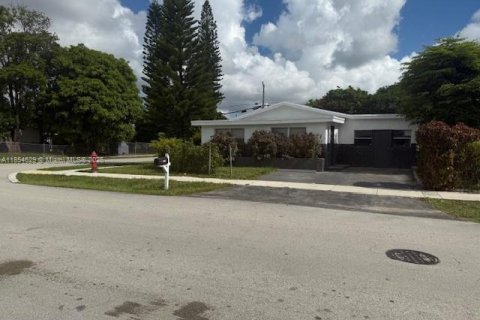 House in Fort Lauderdale, Florida 3 bedrooms, 132.94 sq.m. № 1872533 - photo 1