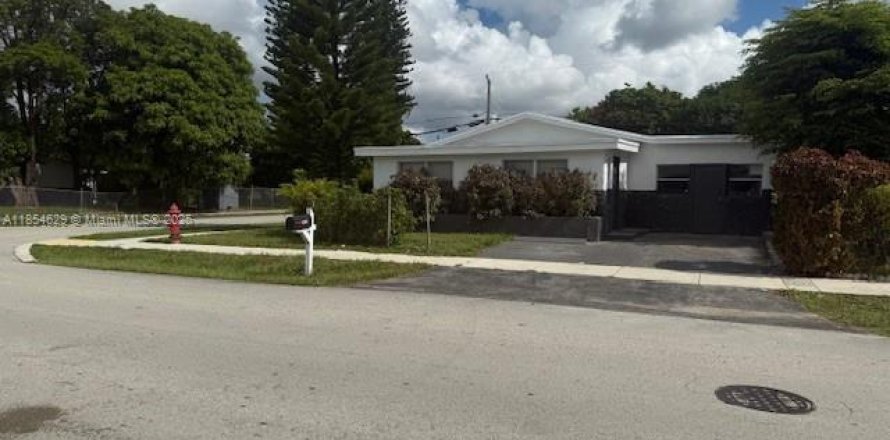 House in Fort Lauderdale, Florida 3 bedrooms, 132.94 sq.m. № 1872533