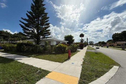 House in Fort Lauderdale, Florida 3 bedrooms, 132.94 sq.m. № 1872533 - photo 12