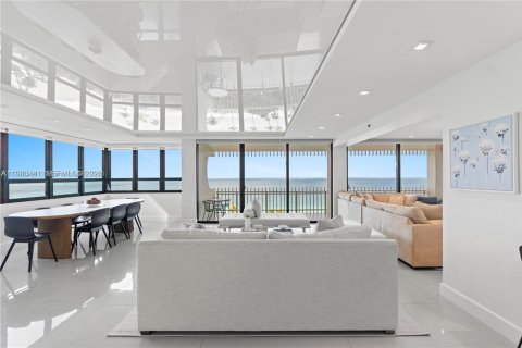 Condominio en venta en Bal Harbour, Florida, 3 dormitorios, 241.55 m2 № 2043813 - foto 10