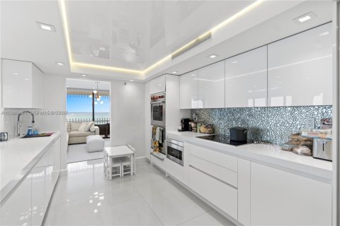 Condominio en venta en Bal Harbour, Florida, 3 dormitorios, 241.55 m2 № 2043813 - foto 14