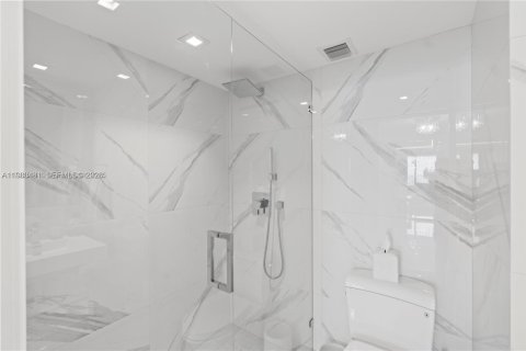 Condominio en venta en Bal Harbour, Florida, 3 dormitorios, 241.55 m2 № 2043813 - foto 19