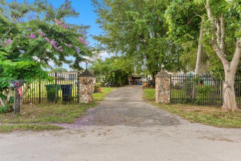 Casa en venta en Miami, Florida, 3 dormitorios, 168.9 m2 № 1952314 - foto 2