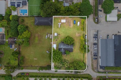 Casa en venta en Miami, Florida, 3 dormitorios, 168.9 m2 № 1952314 - foto 29