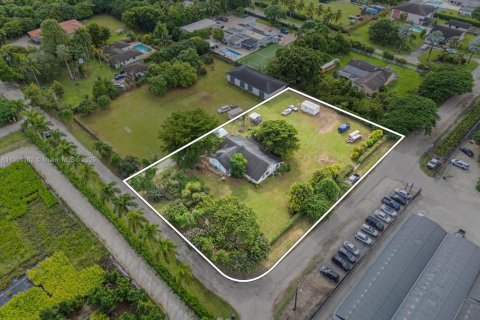 Casa en venta en Miami, Florida, 3 dormitorios, 168.9 m2 № 1952314 - foto 1