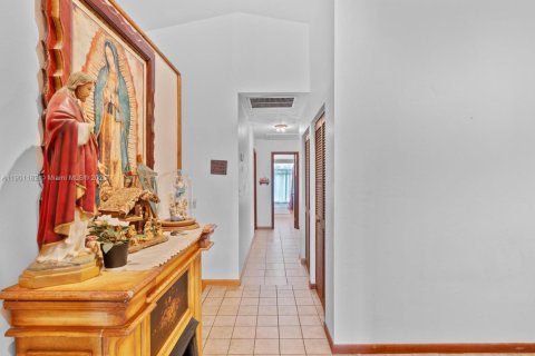 Casa en venta en Miami, Florida, 3 dormitorios, 168.9 m2 № 1952314 - foto 18