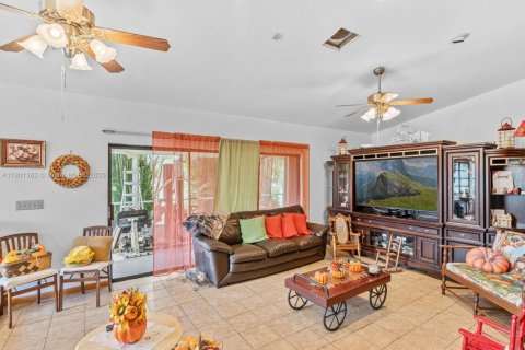 Casa en venta en Miami, Florida, 3 dormitorios, 168.9 m2 № 1952314 - foto 16