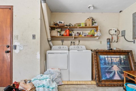 Casa en venta en Miami, Florida, 3 dormitorios, 168.9 m2 № 1952314 - foto 26