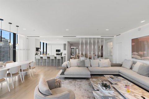 Condominio en venta en Miami, Florida, 5 dormitorios, 368.45 m2 № 1728079 - foto 26