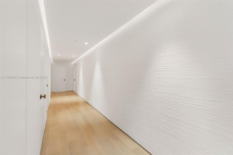 Condominio en venta en Miami, Florida, 5 dormitorios, 368.45 m2 № 1728079 - foto 14