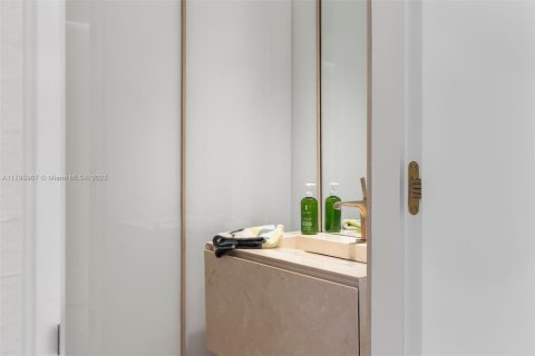 Condominio en venta en Miami, Florida, 5 dormitorios, 368.45 m2 № 1728079 - foto 15